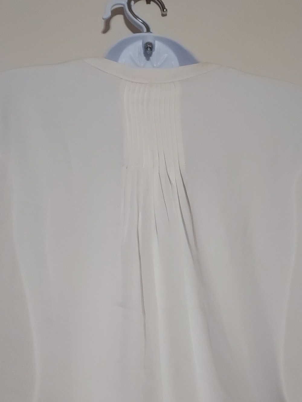 Quince Silk Cream V-Neck Blouse Sz-L With Back And Shoulder Pleats - Picture 5 of 7
